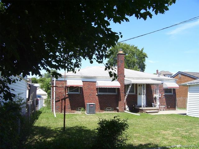 7300 Weingartz, Center Line, MI 48015