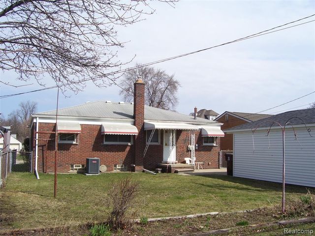 7300 Weingartz, Center Line, MI 48015