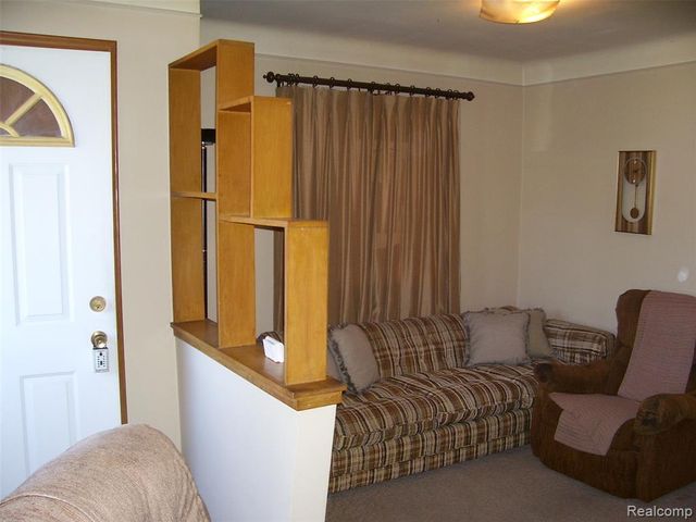 7300 Weingartz, Center Line, MI 48015