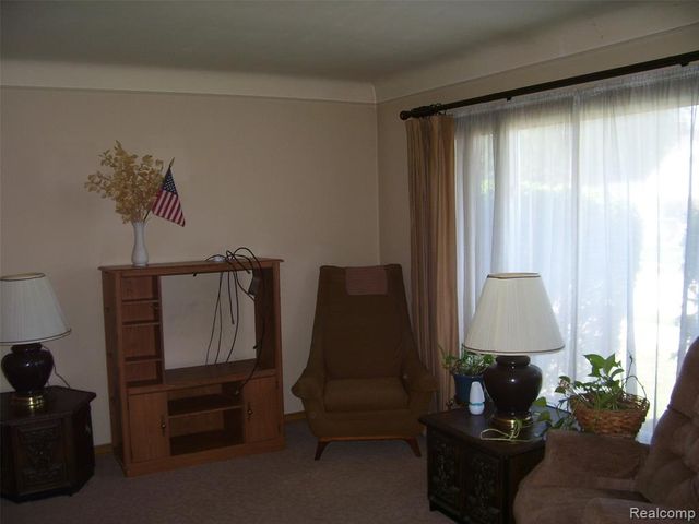 7300 Weingartz, Center Line, MI 48015