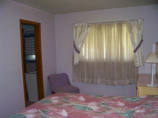 7300 Weingartz, Center Line, MI 48015