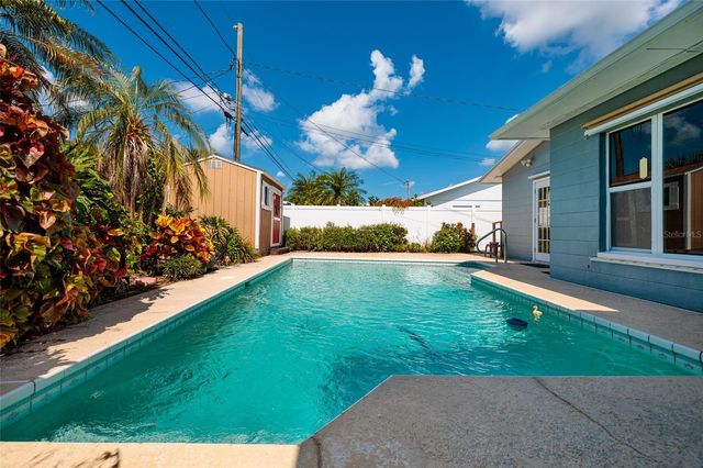 6782 14TH AVENUE N, St Petersburg, FL 33710