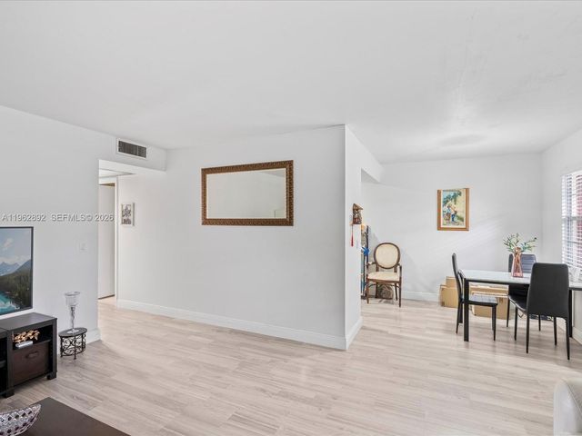 13250 SW 7th Ct 317L, Pembroke Pines, FL 33027