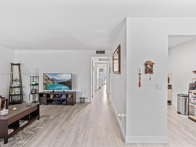 13250 SW 7th Ct 317L, Pembroke Pines, FL 33027