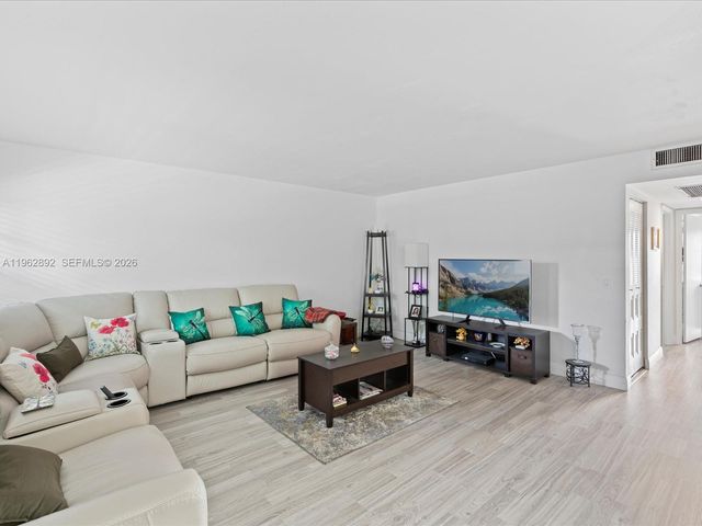 13250 SW 7th Ct 317L, Pembroke Pines, FL 33027