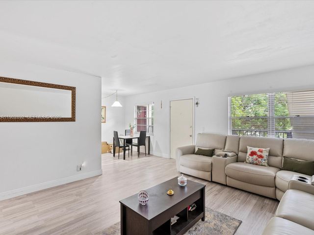 13250 SW 7th Ct 317L, Pembroke Pines, FL 33027