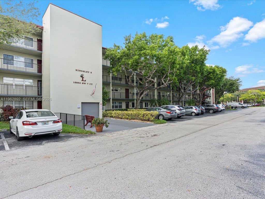 13250 SW 7th Ct 317L, Pembroke Pines, FL 33027