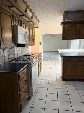 1746 W David Drive, Mustang, OK 73064
