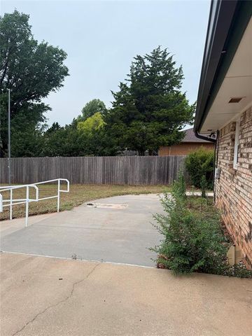 1746 W David Drive, Mustang, OK 73064