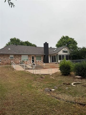 1746 W David Drive, Mustang, OK 73064