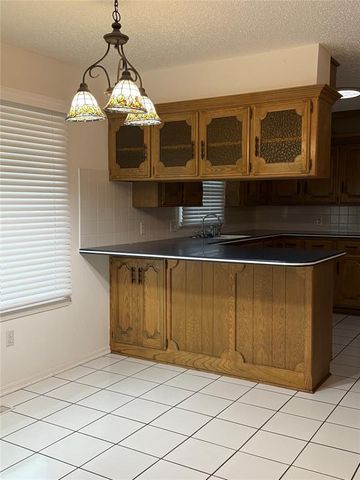 1746 W David Drive, Mustang, OK 73064