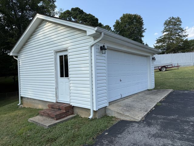 605 Crestland Dr, Columbia, TN 38401