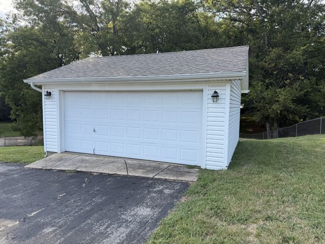 605 Crestland Dr, Columbia, TN 38401