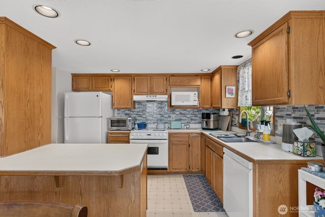 27215 Manor Place NW, Stanwood, WA 98292