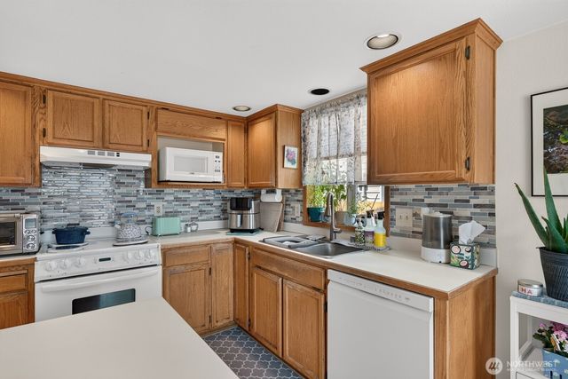 27215 Manor Place NW, Stanwood, WA 98292