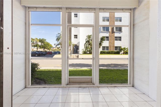 3040 NE 16th Avenue 104, Oakland Park, FL 33334