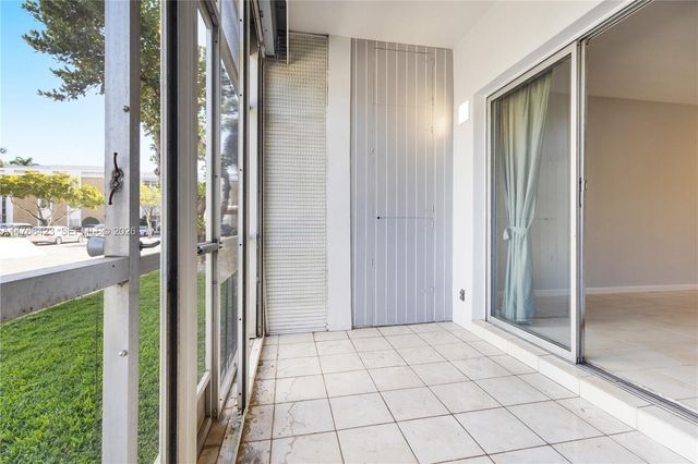3040 NE 16th Avenue 104, Oakland Park, FL 33334