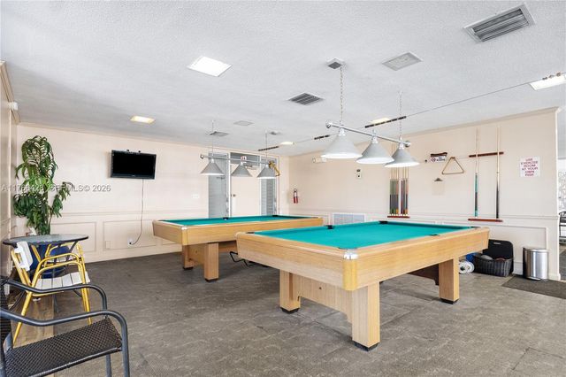 3040 NE 16th Avenue 104, Oakland Park, FL 33334