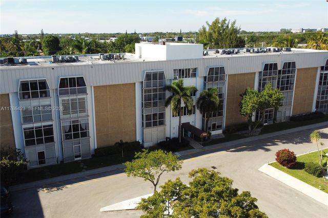 3040 NE 16th Avenue 104, Oakland Park, FL 33334