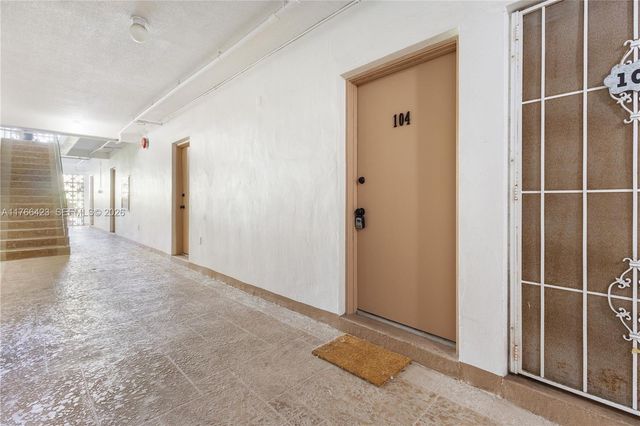 3040 NE 16th Avenue 104, Oakland Park, FL 33334