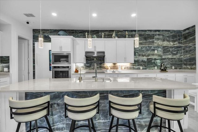 5609 CLEARWATER COURT, Lakewood Ranch, FL 34211