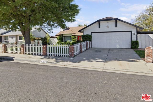 37925 Maureen Street, Palmdale, CA 93550