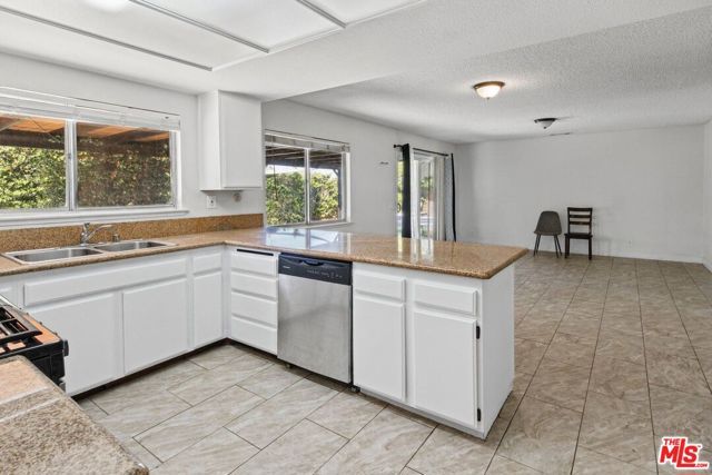 37925 Maureen Street, Palmdale, CA 93550