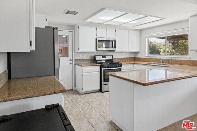 37925 Maureen Street, Palmdale, CA 93550