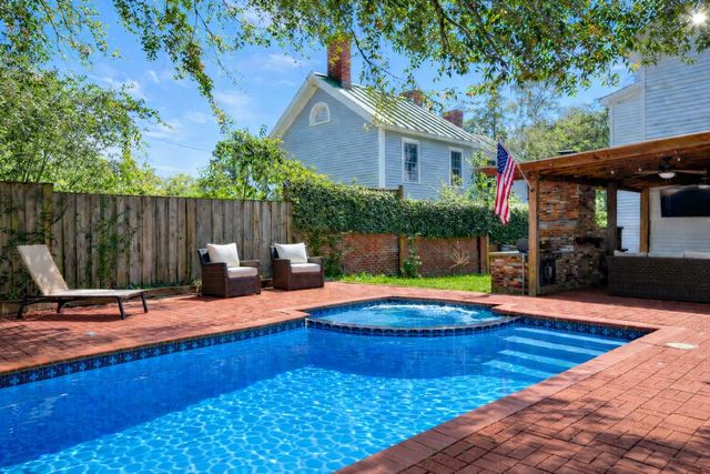 424 Barnwell Avenue NW, Aiken, SC 29801