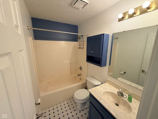 5159 Pin Oak Drive, Indianapolis, IN 46254