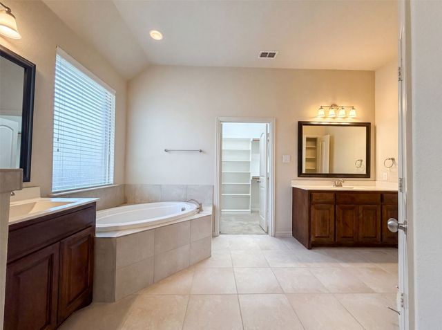 3005 S College Avenue, Decatur, TX 76234