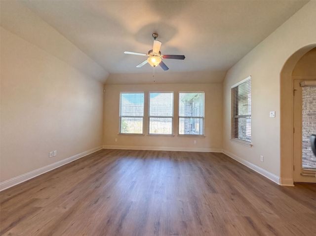 3005 S College Avenue, Decatur, TX 76234