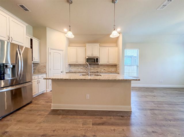 3005 S College Avenue, Decatur, TX 76234