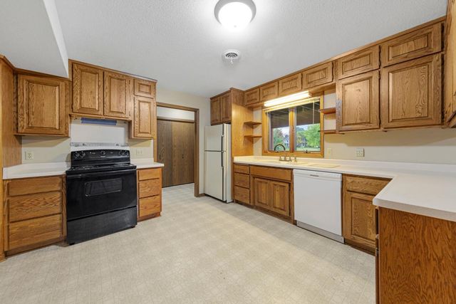 3 Island Heights Court NE, Pine Island, MN 55963