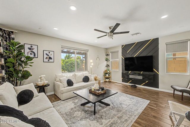 701 E LIBERTY Lane, Gilbert, AZ 85296