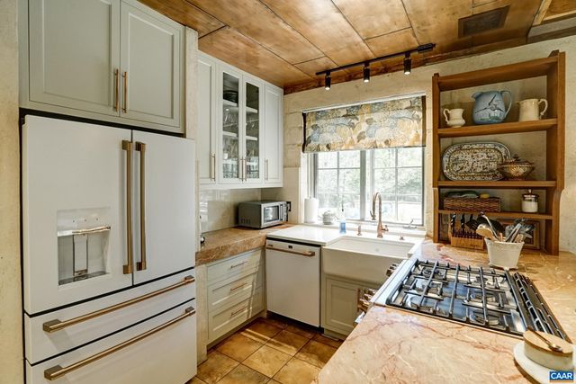1852 THOMFORDSON LN, Ruckersville, VA 22968