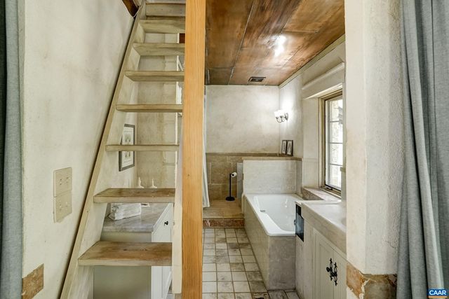1852 THOMFORDSON LN, Ruckersville, VA 22968