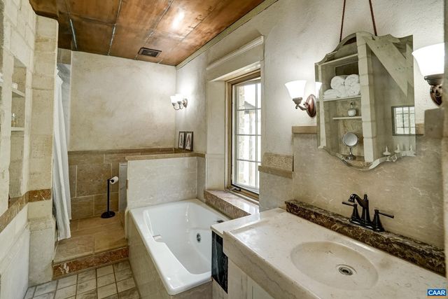 1852 THOMFORDSON LN, Ruckersville, VA 22968