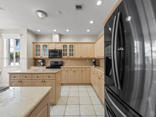 15383 SW 23rd St, Miami, FL 33185