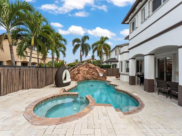 15383 SW 23rd St, Miami, FL 33185