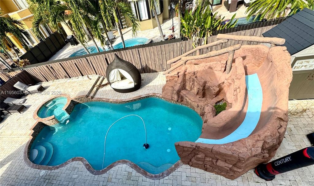 Image 15 of property listing at 15383 SW 23rd St, Miami, FL 33185