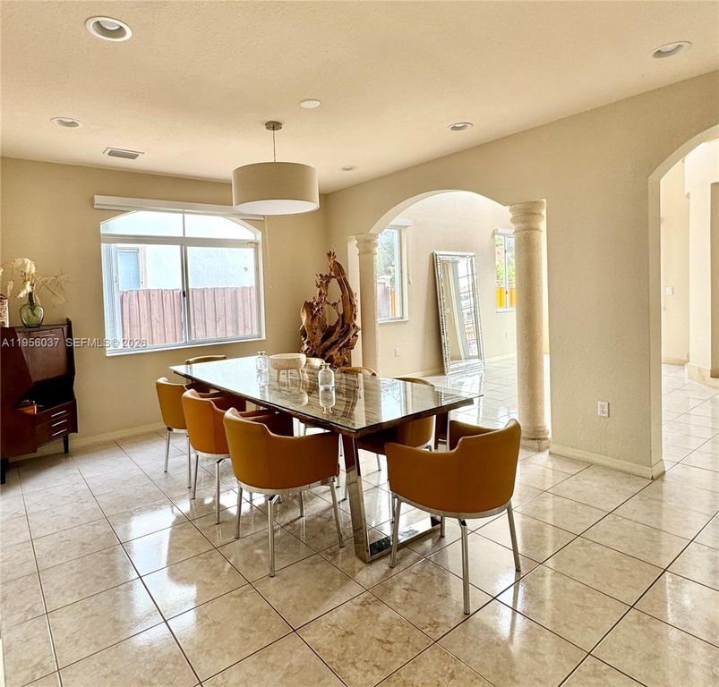 Image 9 of property listing at 15383 SW 23rd St, Miami, FL 33185