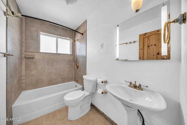 1448 E ROYAL PALM Road, Phoenix, AZ 85020