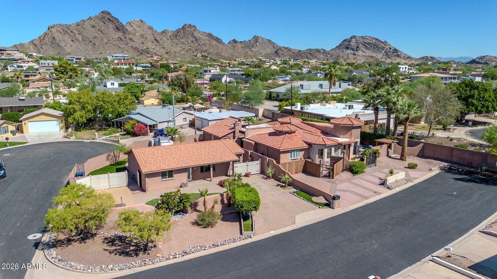 1448 E ROYAL PALM Road, Phoenix, AZ 85020