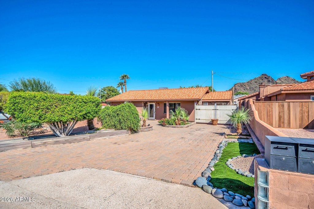 1448 E ROYAL PALM Road, Phoenix, AZ 85020 — photo 2