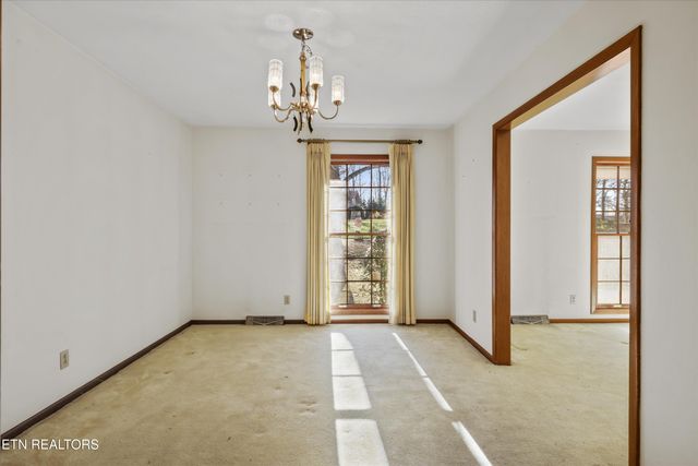 104 Windgate Rd, Oak Ridge, TN 37830