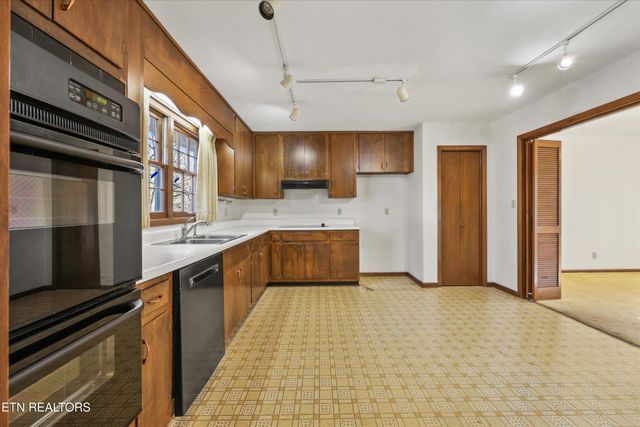 104 Windgate Rd, Oak Ridge, TN 37830