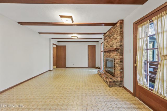 104 Windgate Rd, Oak Ridge, TN 37830