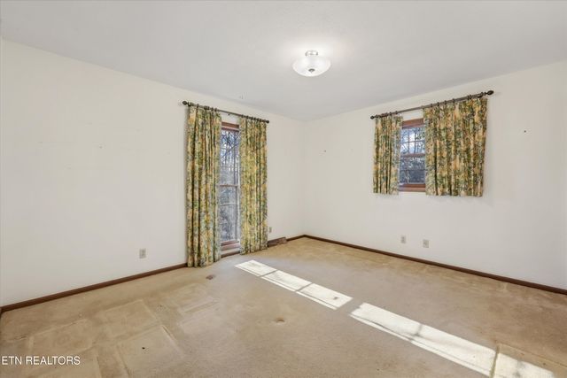 104 Windgate Rd, Oak Ridge, TN 37830