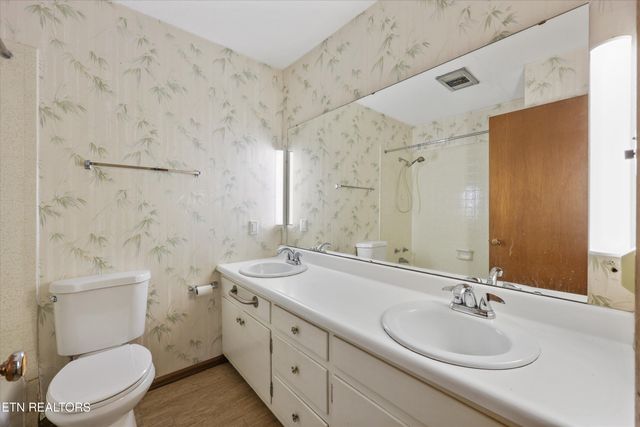 104 Windgate Rd, Oak Ridge, TN 37830